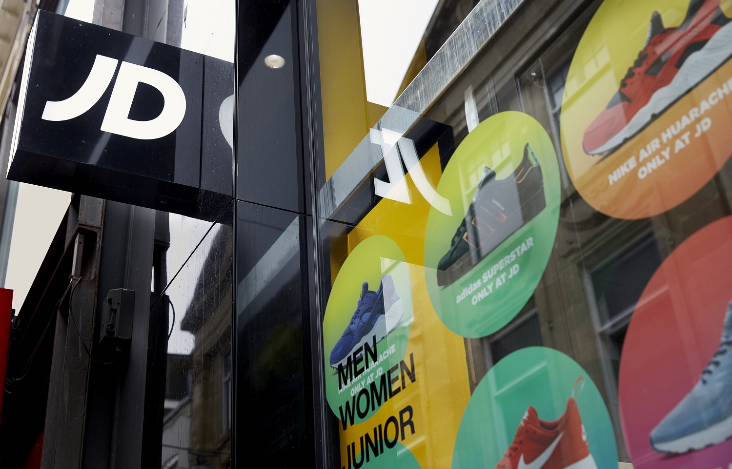 Perry en Aktiesport worden voortgezet door JD Sports Perry Sport en Aktiesport mogelijk overgenomen door Brits