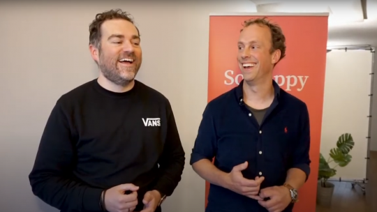 Klaas Dijkhoff (l) en Bas Erlings kort na een optreden op een evenement van Sue Behavioural Design in 2019
