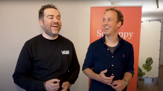 Klaas Dijkhoff (l) en Bas Erlings kort na een optreden op een evenement van  Sue Behavioural Design in 2019