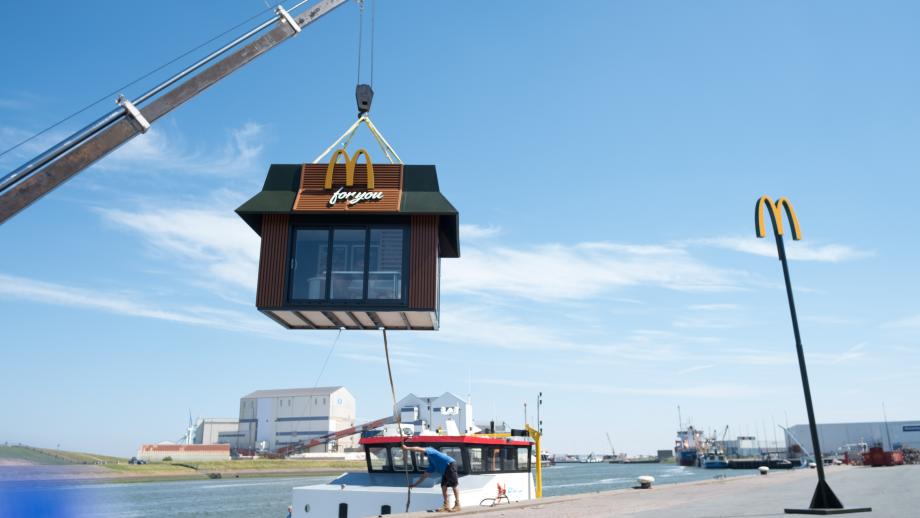 Het mini McDonald’s restaurant op weg naar Terschelling