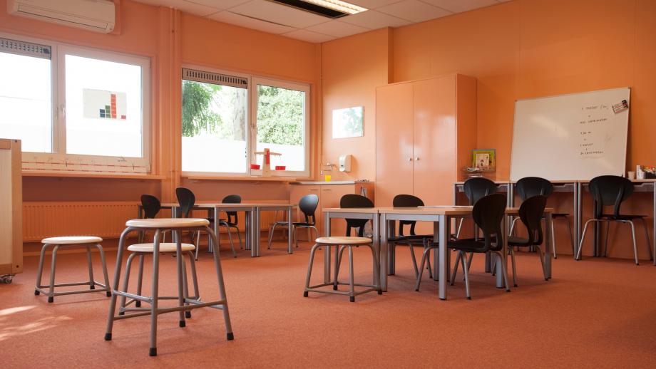 De openbare school in Maasbree, Limburg, die er pas na tien jaar kwam