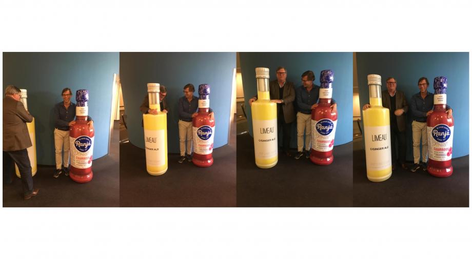 Voorn en Spits met de grote siroopflessen