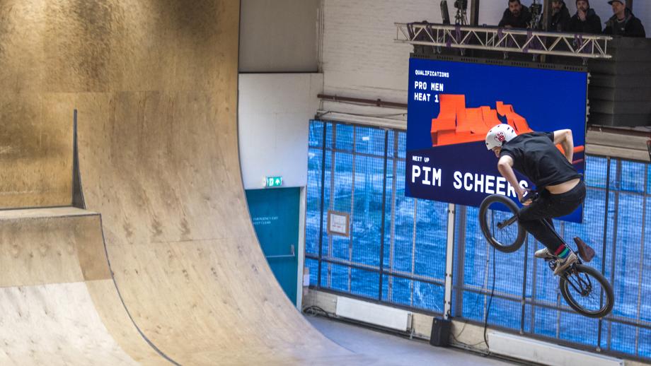 Clever°Franke - BMX Freestyle Live Data Visualizaton: real-time sensordata van bmx’ers kunnen live door het publiek worden gevolgd op een groot scherm.