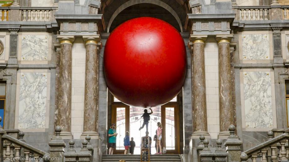 The Red Ball Project in Antwerpen
