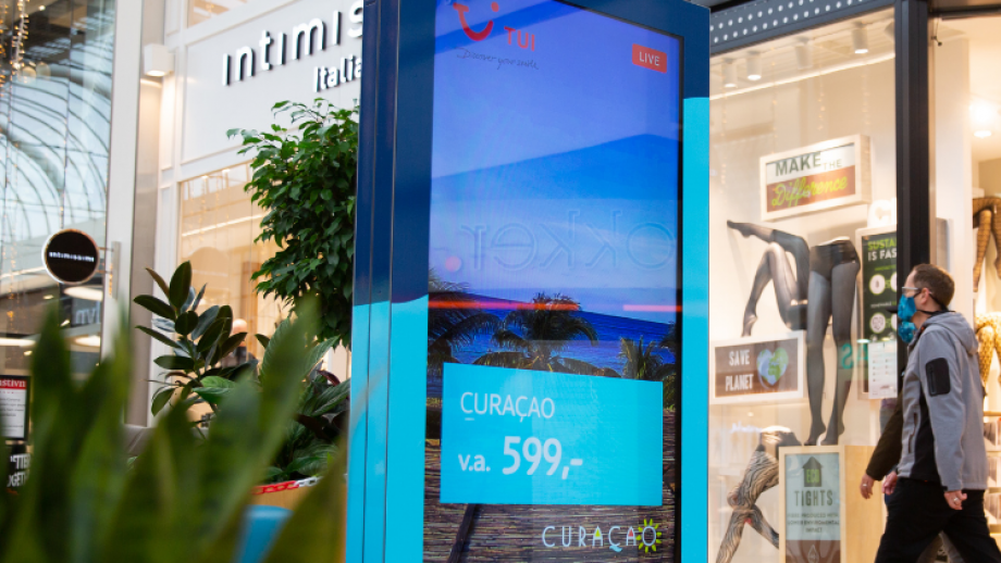 Tui laat Nederlanders wegdromen met livereclame vanuit Curaçao