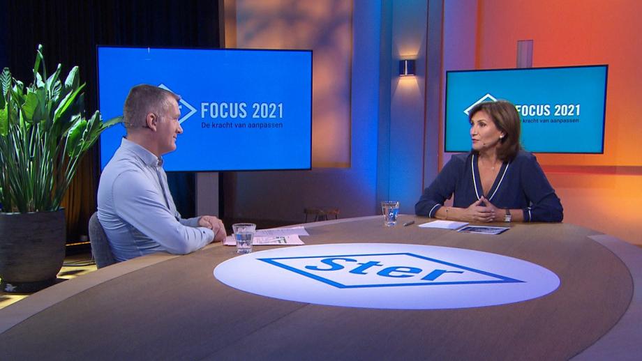 Astrid Joosten aan tafel met Frank Volmer