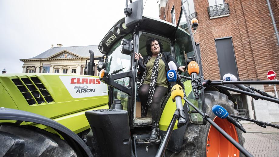 Caroline van der Plas komt aan bij Tweede Kamer 