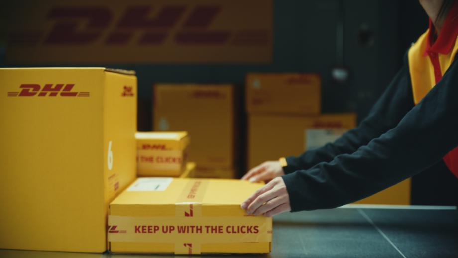 DHL brengt ode aan e-commerce met ‘Keep up with the clicks’