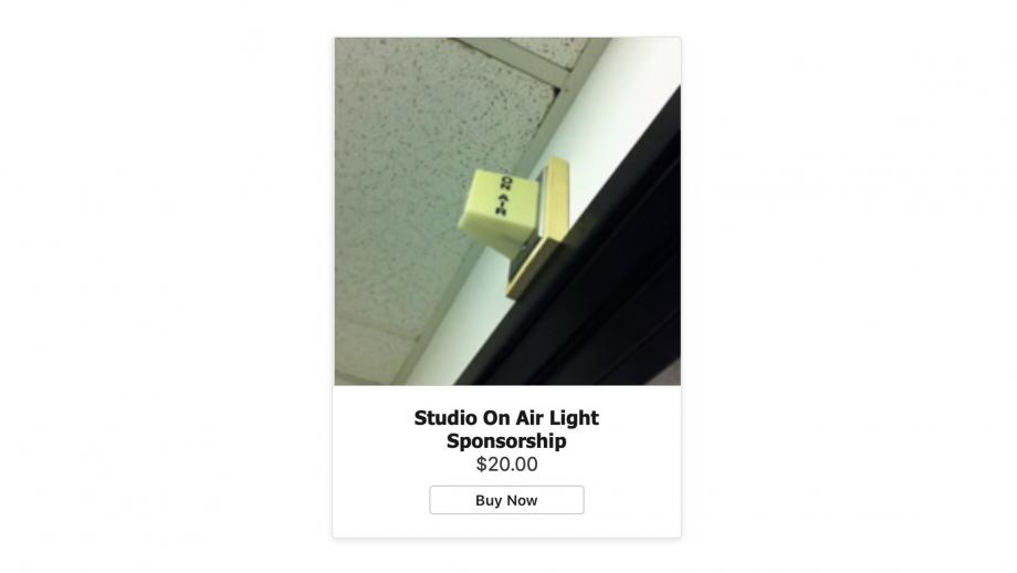 Het nieuwe on-air lampje van de studio