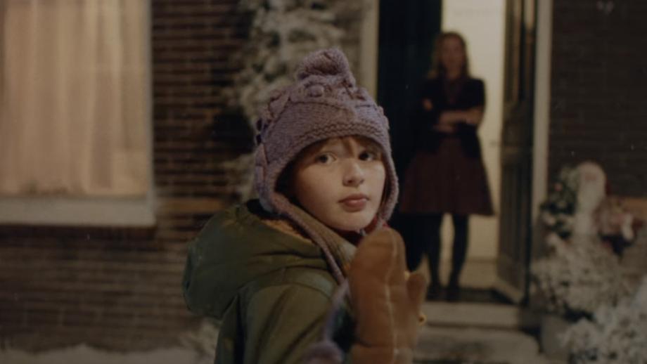 Still uit de kerstcommercial Plus – Aandacht voor elkaar (2017)