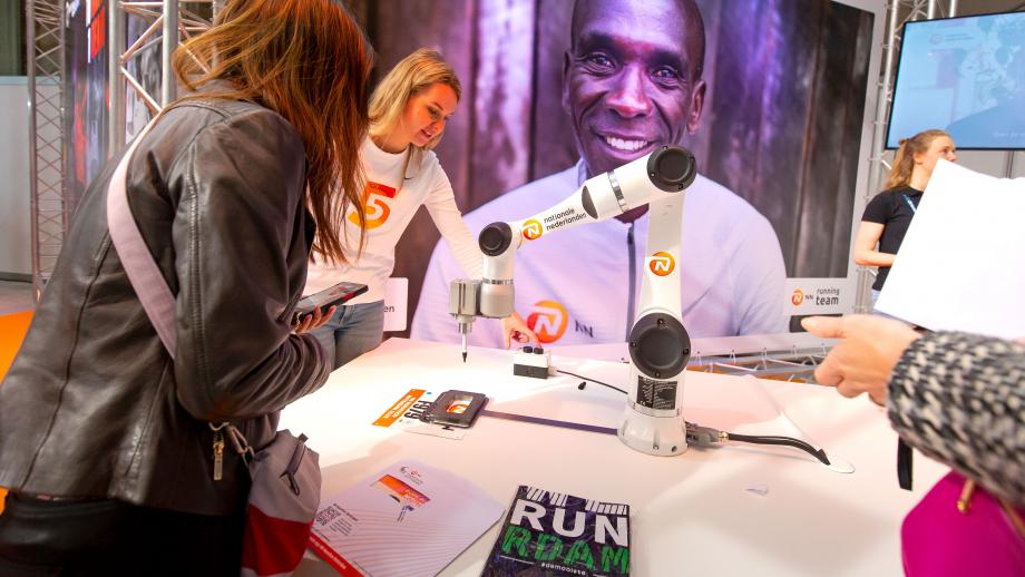Marathon Sport Expo met Robotarm van Kipchoge