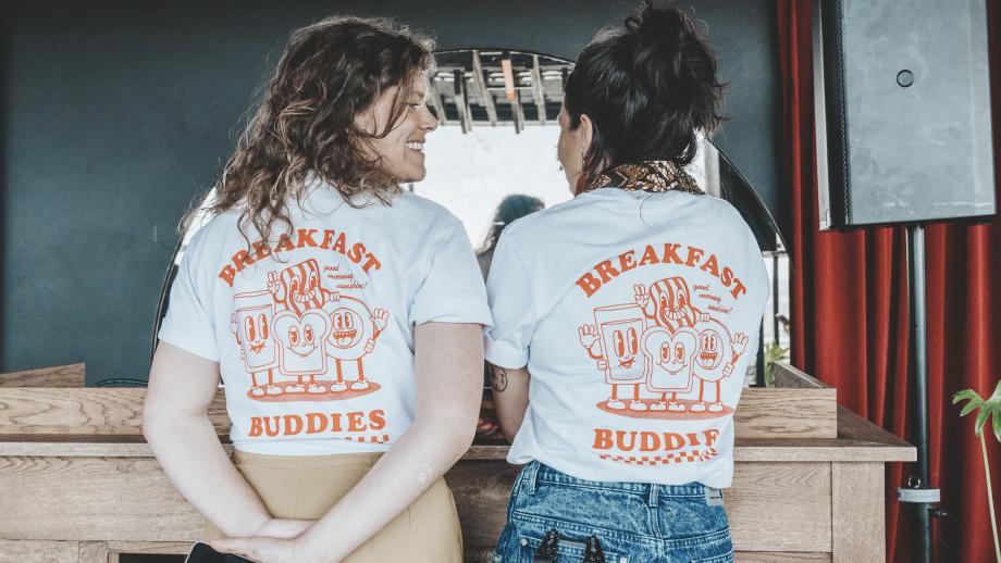 Ewa Scheifes en Dymphie Braun, fotografie Debbie Helaha 🏳️🌈