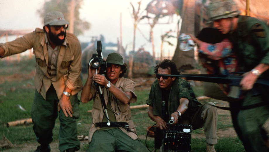 Francis Ford Coppola, regisseur van Apocalypse Now, links op de foto