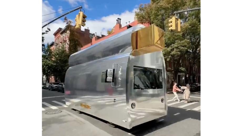 Jacquemus' Rond Carré truck rijdt door New York