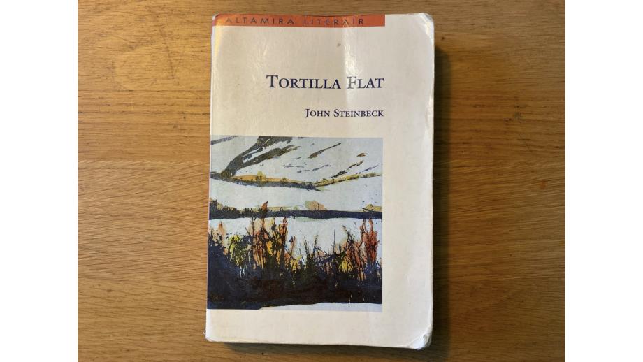 'Het boek Tortilla flat is een grote inspiratie voor mij omdat vriendschap, familie en menselijkheid met alle twijfels een centrale rol spelen in dit ongrijpbare boek