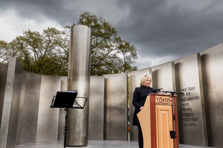 Hennis-Plasschaert houdt de bekroonde Ravensbruck-lezing