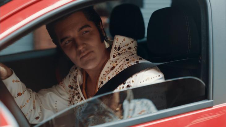 Elvis Presley leeft en rijdt een Fiat Strada