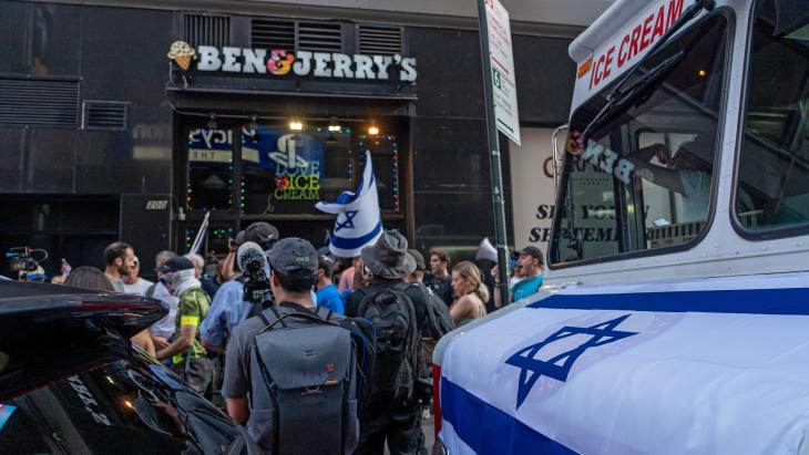 Demonstratie in New York tegen de boycot van Ben & Jerry's 