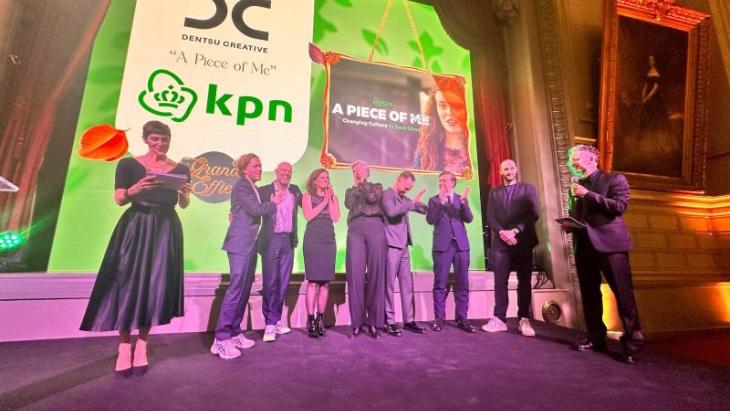 De winnaars van KPN en Dentsu Creative tijdens de uitreiking van de Europese Grand Effie 